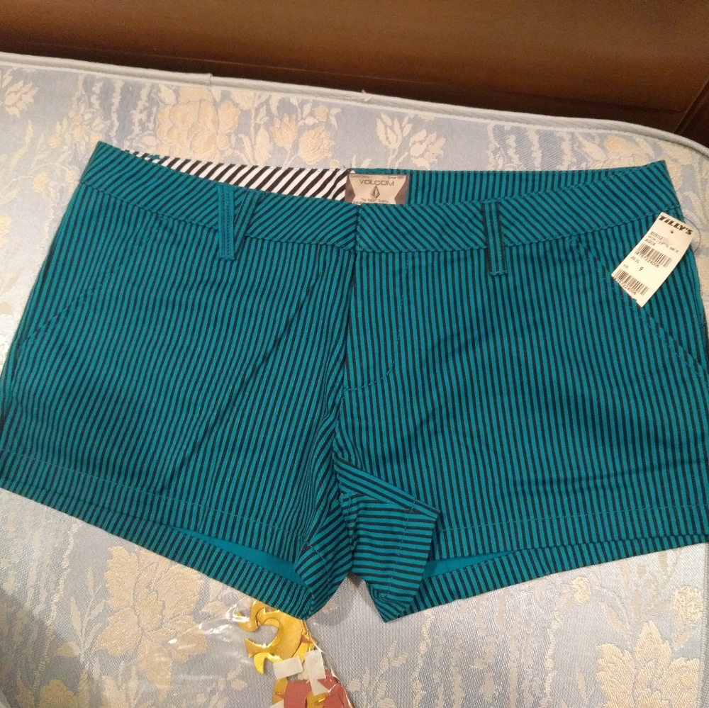 NWT Volcom shorts, size 9